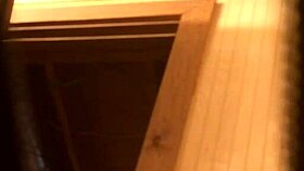 아타운 브루넷 PAWG, 공공장소에서 큰 가슴 자랑