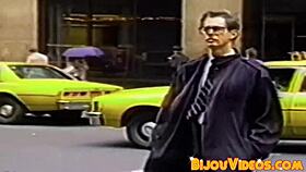 Vieux gays avalant des bites poilues grasses dans une scène vintage