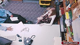 LP Betjent Knuller Dollys Tette Fitte på Kontoret