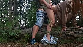 Yabancı Ormanda Beni Sertçe Sikiyor, Hızlı Boşalıyor