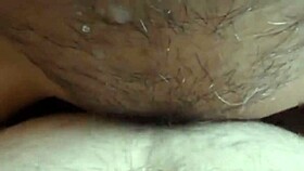 Эй, эта жирная пизда заставляет мою поллу кончить так быстро, чёрт