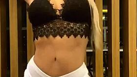 Iara loira shows off her pussy