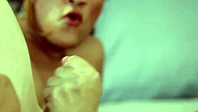 信じられない、このshemaleが私に顔面騎乗しながら恋人をアナルファック、ヒールとストッキングでリムジョブとアナル、ランジェリー付き。