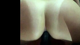 Minha amiga fudendo o cuzinho com seu consolo vd01