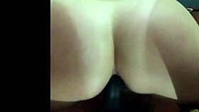 Minha amiga fudendo o cuzinho com seu consolo vd01