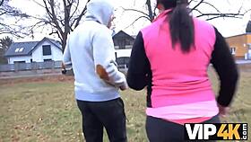 Dečko žudi za parama dok cura voli divlji seks, pa zašto ne sklopiti vrući dogovor?