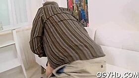 Puștoaică tânără 18+ linsă de bătrân, omule, sunt șocat...