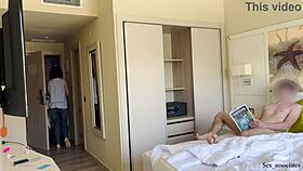 Vetäsin kyrpän esiin hotelli palvelijan edessä 😏