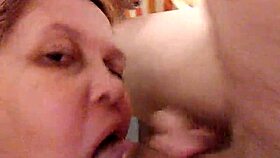 I give a delishus blowjob to fat blonde
