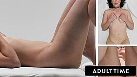 Casey Calvert shows how women orgasm! 😍