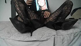 Watch this PANTYHOSE MASTURBATION madness now!