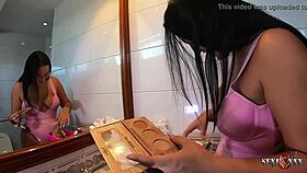 A novinha Stella Smeets chats during makeup session