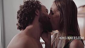 İyi adam kuralları kırar ve üvey kızını yasak karşılaşmada siker