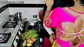 Komol Kayınbirader Tarafından Mutfakta Sikiliyor Kaynana Pazardayken