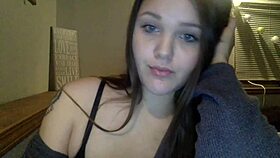 I can't believe this young milf is so chubby and fat, she makes me so horny with her curves!