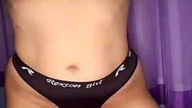 Latina babe masturbates on video call with naughty show 😏