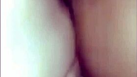 Dalam cerita ini, transgender muda jual diri fuck buat duit di jalanan