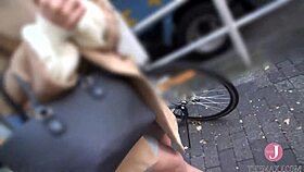 勇気ある大学生ナンパで深いキスと公衆オナニー導入