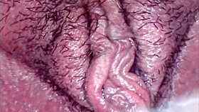 Curvy british milf pees up close 😍