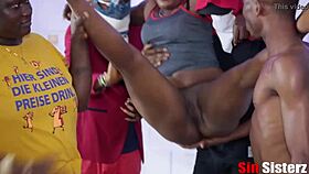 Chef, har en present, hjälp mig gifta mig med den här tonåringen 18+, måste knulla henne först, tradition vet du