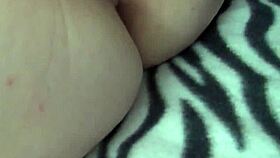 Teen tchèque glamour 18+ 18+ se fait taquiner au centre commercial avant une chevauchée POV sauvage