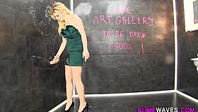 Glam luder får facial i bukkake vanvid