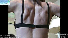 Chatting about the natural muscle girl in the management department visuals.