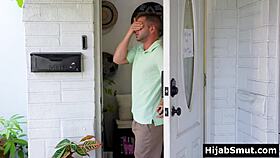 فتاة بالحجاب تجرب الشرج مع حبيبها