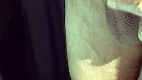 Bliski pogled na 12mm prsten u mom kurcu