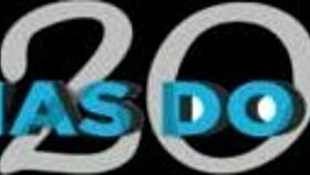 Watch this latina blonde couple kiss and assfuck on webcam?