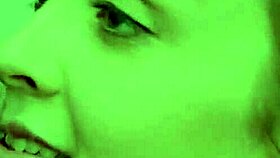 Hej, pekná študentka, povedz mi ako si dostala ten facial po takom dobrém cucaní... do riti!