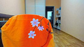 Olśniewająca Myla Angel ujawnia duże cycki i liże sutki