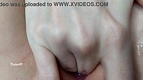 Секси латино MILF смуче голям черен кур дълбоко гърло