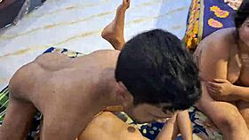 Bela bengali bhabi fodida em ménage quente em casa