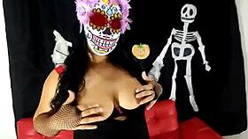 La Catrina Teases Her Wet Pussy With Dildo For Squirting Orgasms