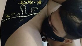 แม่บ้านสวยๆ รับควยธรรมชาติในวิดีโอเย็ดก้นแบบบ้านๆ