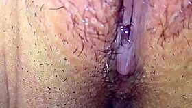 Hey, check this vagabunda with a wild clit spot!