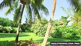 Latina Babe Exposes Her Pussy In Tight Coochie Cutoffs On Realitykings