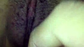 Hey, check this vagabunda with a wild clit spot!