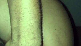 me escabullo para provocar la coño mojado de mi prima lejana, me pillaron