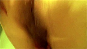 جدتنا أظهرت مهاراتها في الشفط العميق في عشاء منزلي جامح