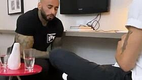 tatuado hetero fode o médico - bastidores