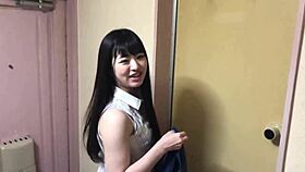 Akane-chan, 20, lavoratrice in caffetteria giapponese, gode sesso POV intimo a casa del ragazzo.