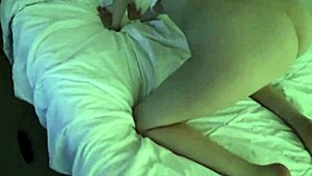 Asiatin mit enger pussy