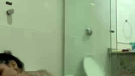 i'm bia hot morena, masturbatin with the shower jet, feels so good