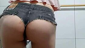 latina amateur twerking her sexy ass like a prostitute 😏🍑