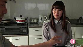 오 맨, 난 이 더러운 아시안 슬럿과 69로 서로 생식기 빨아대는 거 완전 좋아해.