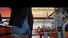 culo en el super... voyeur style, you know?