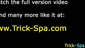 와, 아시안 핫티가 비키니 슬립으로 몰래 문질러져!