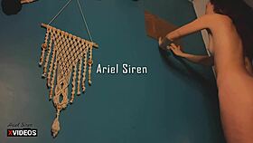 ele n�o resistiu e me chupou toda enquanto eu pintava nua.